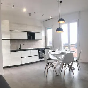 Appartamento Caseospitali - Casa Lumiere Bilo Panoramico E Luminoso - Piano 3 No Ascensore, Cernusco Sul Naviglio